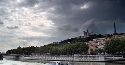 «Orages extrêmes» à Lyon : des rafales à 120 km/h et .